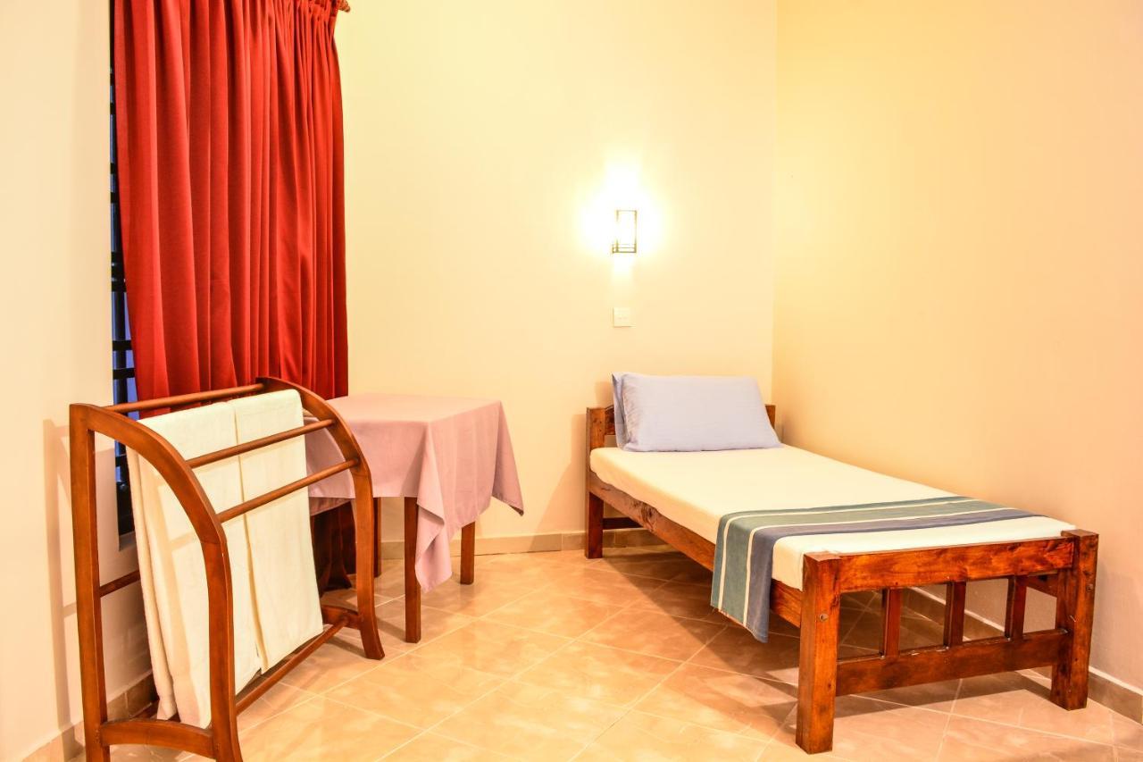Hotel Apollo Хиккадува Экстерьер фото